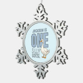 Custom Modern One Silly Goose First Birthday Tin Sneeuwvlok Ornament (Rechts)