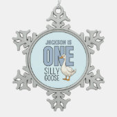 Custom Modern One Silly Goose First Birthday Tin Sneeuwvlok Ornament (Voorkant)