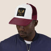 Custom N Letter Initiaal Gedrukt Wit en Maroon Trucker Pet (In situ)