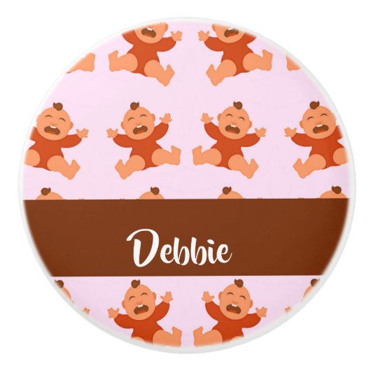 Custom name crying babies on pink keramische knop (Voorkant)