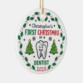 Custom Name Dentist First Christmas Tree Round Keramisch Ornament (Rechts)