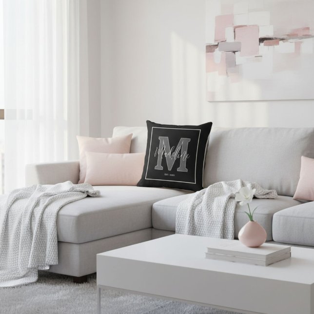 Custom name monogram typography black and white kussen (Creator heeft geüpload)