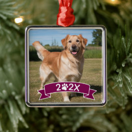 Custom Pet Photo with Year and Paw Ribbon Metalen Ornament
