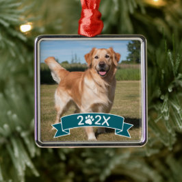 Custom Pet Photo with Year and Paw Ribbon Metalen Ornament