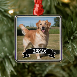 Custom Pet Photo with Year and Paw Ribbon Metalen Ornament