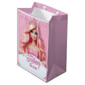 Custom Pink Princess Happy Birthday Medium Cadeauzakje (Voorkant Gekanteld)