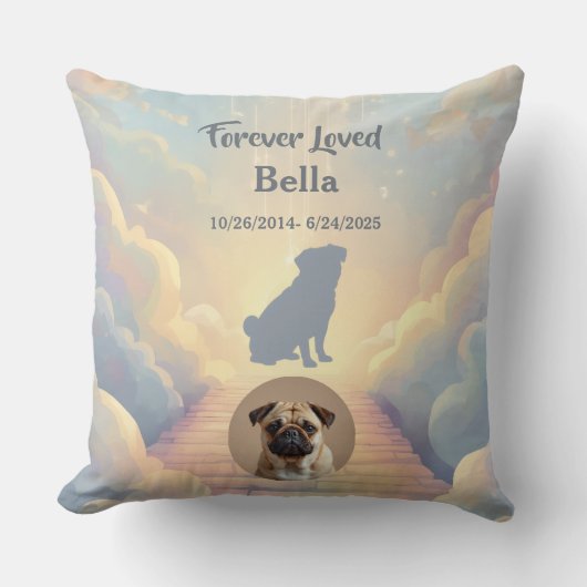 Custom Pug Memorial Pillow – Blue Rainbow Bridge Kussen (Voorkant)