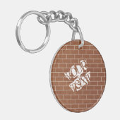 Custom Text Keychain with Brick Wall Design (Voorkant Links)
