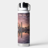 Custom Text New York City Skyline Waterfles (Achterkant)