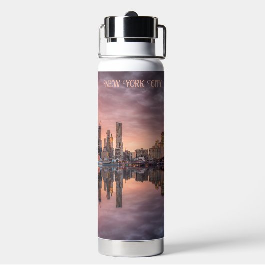 Custom Text New York City Skyline Waterfles (Achterkant)