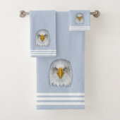 Custom White Eagle & Three Stripes op lichtblauw Bad Handdoek (Insitu)