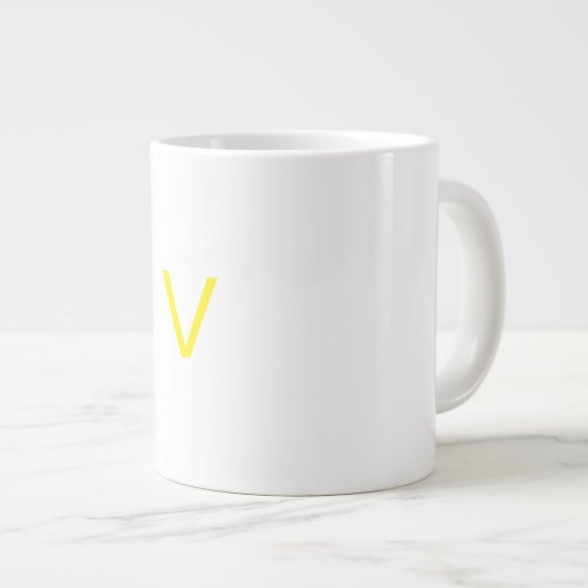 Customised letter V mug (Devant droit)