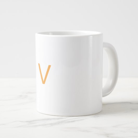 Customised letter V mug (Devant droit)