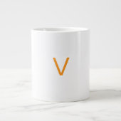 Customised letter V mug (Devant)