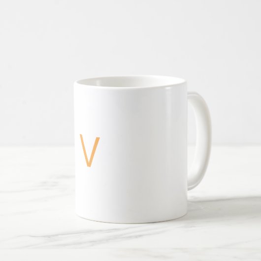 Customised letter V mug (Devant droit)