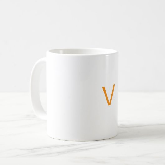 Customised letter V mug (Devant gauche)