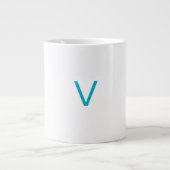 Customised letter V mug (Devant)