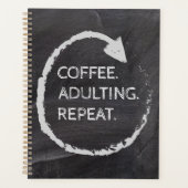 Customizable Phrase Coffee. Adulting. Repeat. Planner (Voorkant)