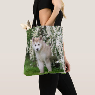Cute Alaskan Malamute Dog Puppy in Flowers Photo Draagtas