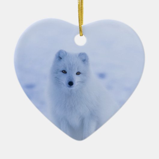 Cute Arctic Fox op Snowy Winter Background Keramisch Ornament (Voorkant)
