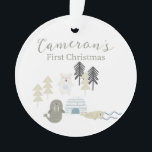 Cute Arctic Winter Animaux First Christmas Photo<br><div class="desc">Ce joli ornement de Noël a pour thème le Pôle Nord pour le premier Noël du bébé. Des illustrations d'animaux arctiques mignons sont représentées autour d'un igloo dans le froid hivernal. Un ours polaire est représenté au sommet, entouré de pins. Un morse est assis devant l'igloo, et un bébé phoque...</div>