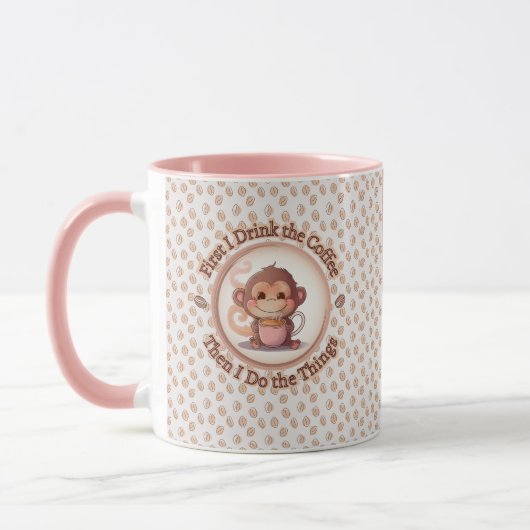 Cute baby aap houdt een steamige warme koffie vast mok (Links)