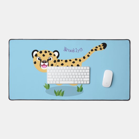 Cute baby cheetah draaiende cartoon illustratie bureaumat (Keyboard & Muis)