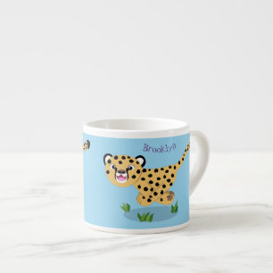 Cute baby cheetah draaiende cartoon illustratie espresso kop