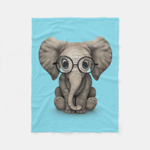 Cute Baby Elephant Calf met leesbril Fleece Deken
