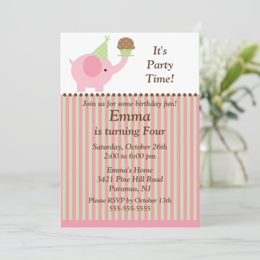 Cute Baby Elephant & Cupcake Birthday Uitnodiging (Staand voorkant)