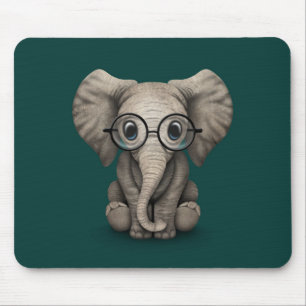 Cute Baby Elephant met leesbril Blauwgroen Muismat