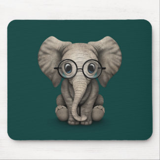 Cute Baby Elephant met leesbril Blauwgroen Muismat