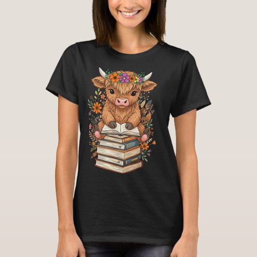 Cute Baby Highland Cow Reading Book Librarian Book T-shirt (Voorkant)