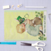 CUTE BABY HUGGING RABBIT Irish St. Patrick's Day Tissuepapier (Craft)