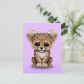 Cute Baby Leopard Cub op Paars Briefkaart (Staand voorkant)