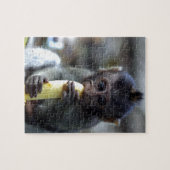 Cute baby macaque aap banana legpuzzel (Horizontaal)