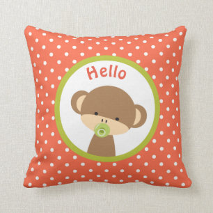 Cute Baby Monkey met een Pacifier op Polka Dots Kussen