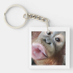 Cute Baby Orangutan Kiss Sleutelhanger