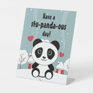 Cute Baby panda in Winter Sneeuwgrijs Reclamebord Met Voetstuk