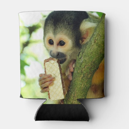 Cute Baby Squirrel Monkey die een Wafer Biscuit ee Blikjeskoeler (Achterkant)