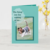 Cute Basset Hound sur la carte d'anniversaire drôl (Fleur jaune)