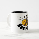 Cute Bee Kind Tweekleurige Koffiemok (Voorkant links)