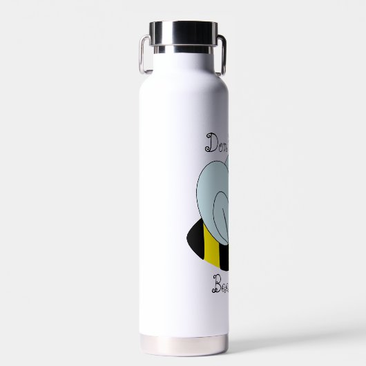 Cute bee maakt zich geen zorgen over haar waterfles (Voorkant)