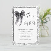 Cute Black Bow She's Tying The Knot Bridal Shower Kaart (Staand voorkant)