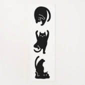 Cute black cat doet yoga. yogamat (Voorkant)