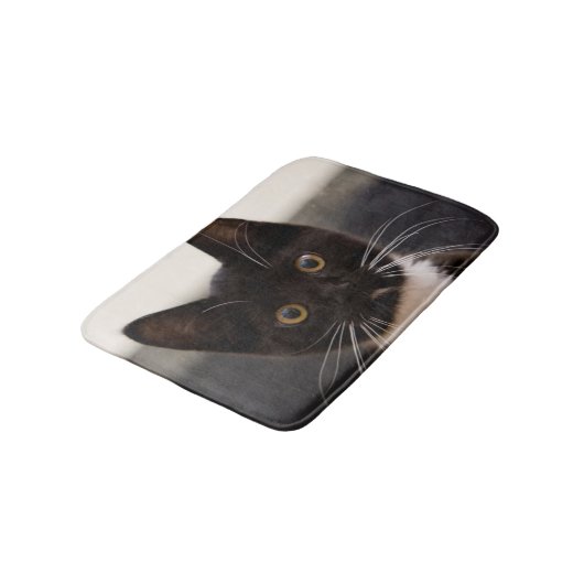 Cute Black en White Tuxedo Kitten Badmat (Gekanteld)