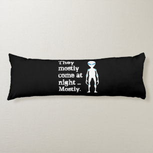 Cute black white alien quote lichaamskussen