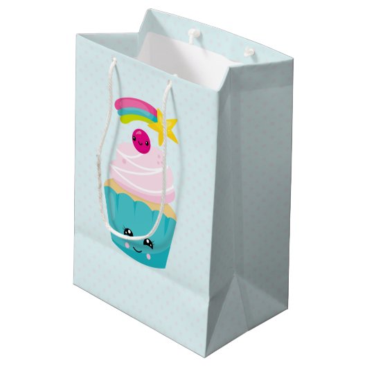 Cute Blue Cupcake met Kawaii Face Medium Cadeauzakje (Achterkant Gekanteld)