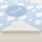 Cute Blue Sky met aangepaste monogram en naam Sherpa Deken (3/4)