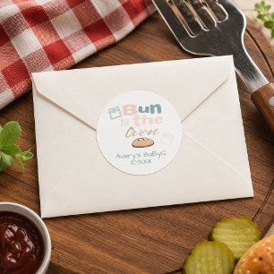 Cute Brood In Oven BaBy Q Shower Ronde Sticker